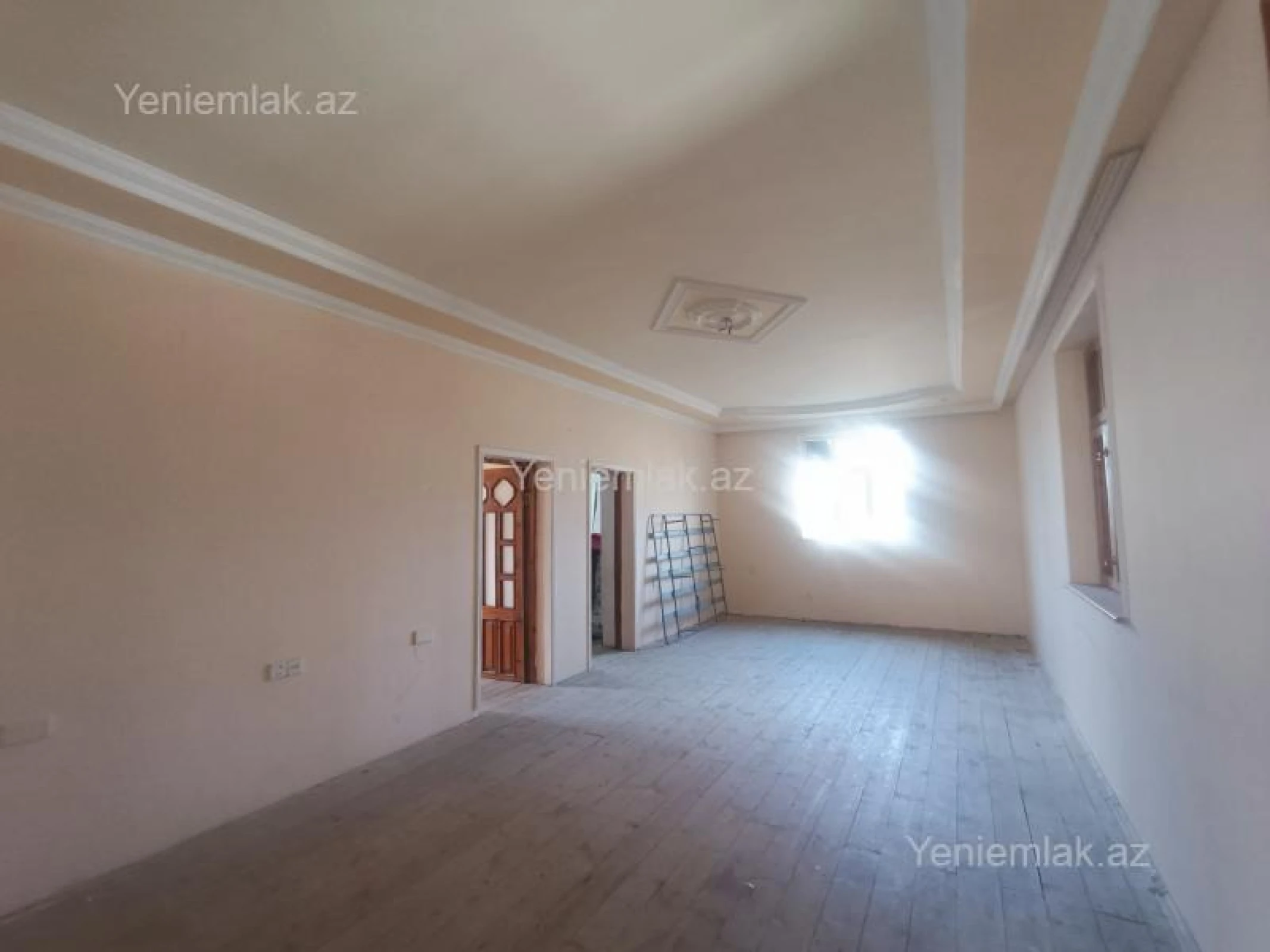 Satılır 9 otaqlı həyət evi 300 m²