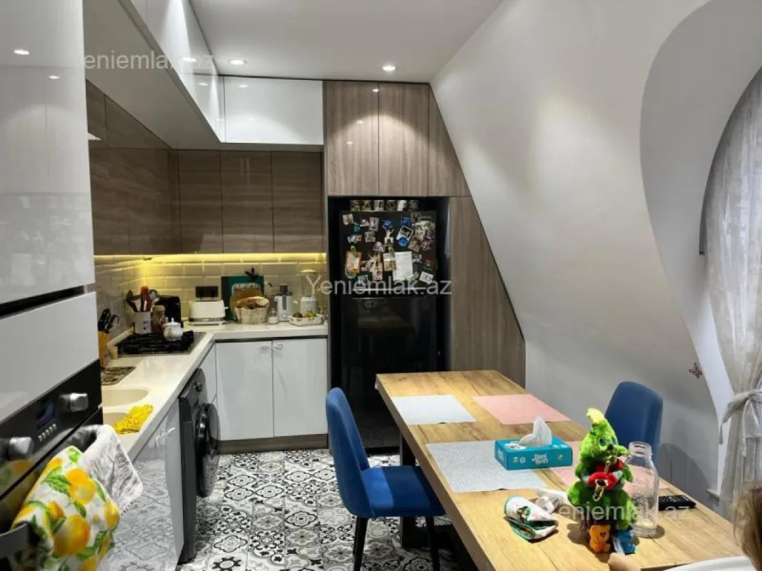 Satılır 4 otaqlı yeni tikili 140 m²