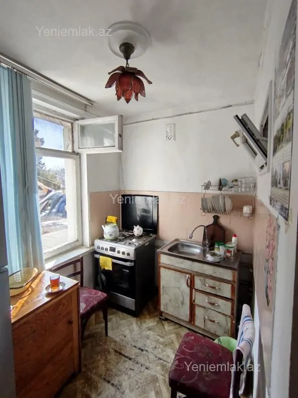 Satılır 2 otaqlı köhnə tikili 50 m²