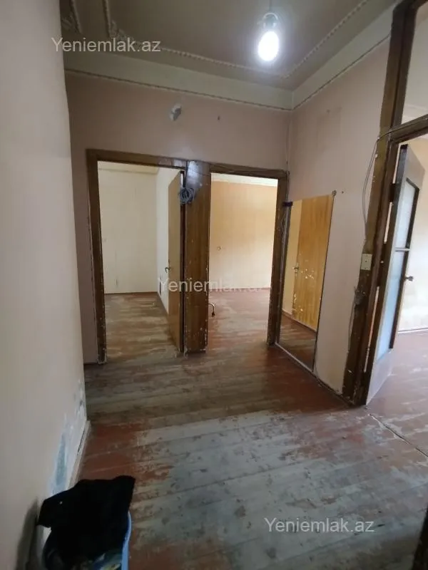 Satılır 3 otaqlı köhnə tikili 85 m²