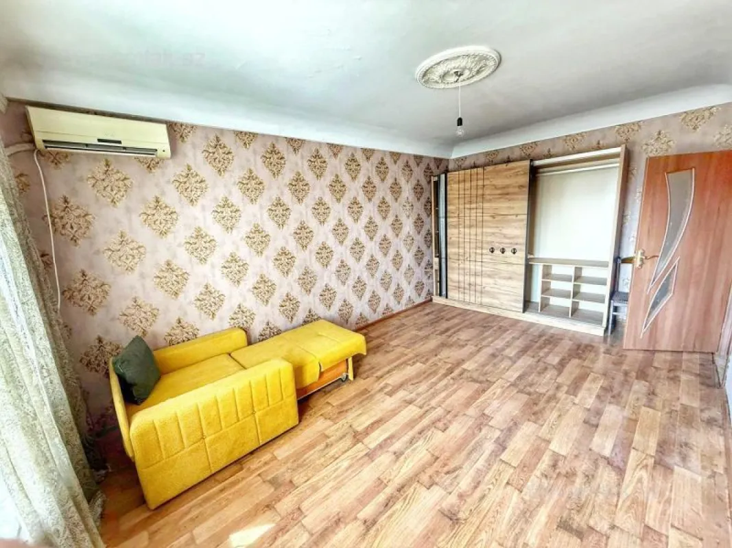 Satılır 1 otaqlı köhnə tikili 45 m²