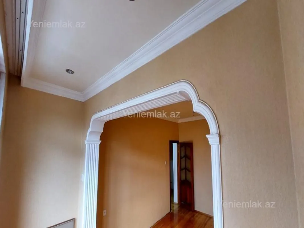 Satılır 2 otaqlı köhnə tikili 56 m²
