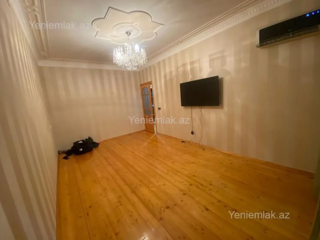 Satılır 4 otaqlı köhnə tikili 100 m²