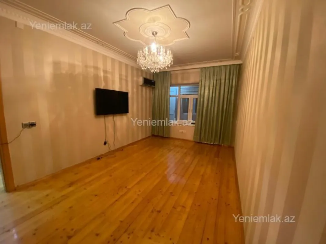 Satılır 4 otaqlı köhnə tikili 100 m²