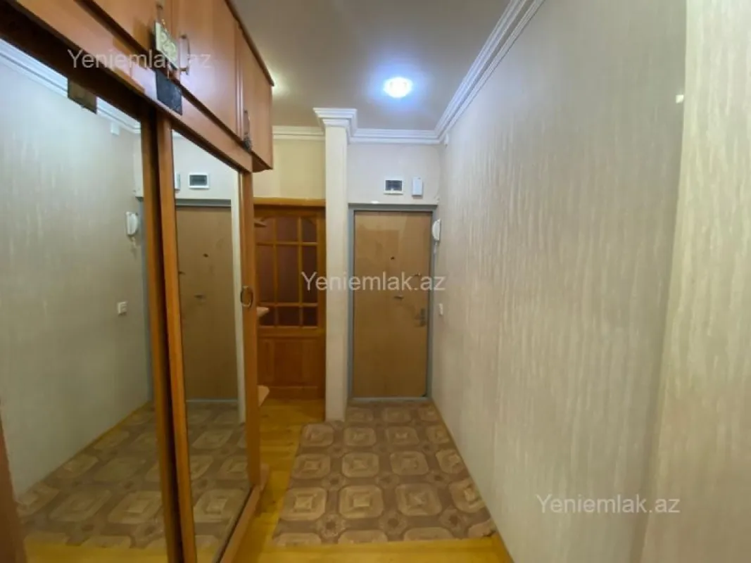 Satılır 4 otaqlı köhnə tikili 100 m²