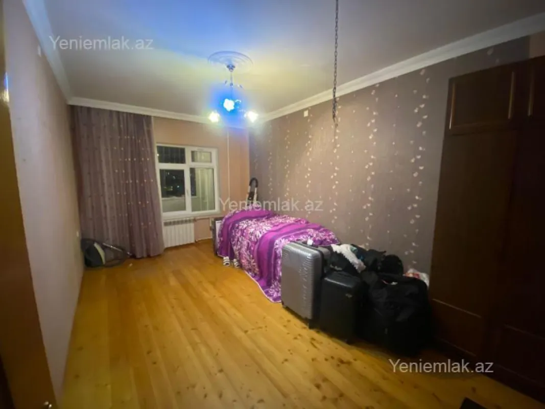 Satılır 4 otaqlı köhnə tikili 100 m²