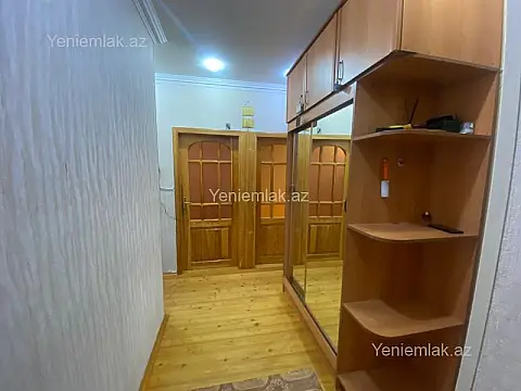 Satılır 4 otaqlı köhnə tikili 100 m²