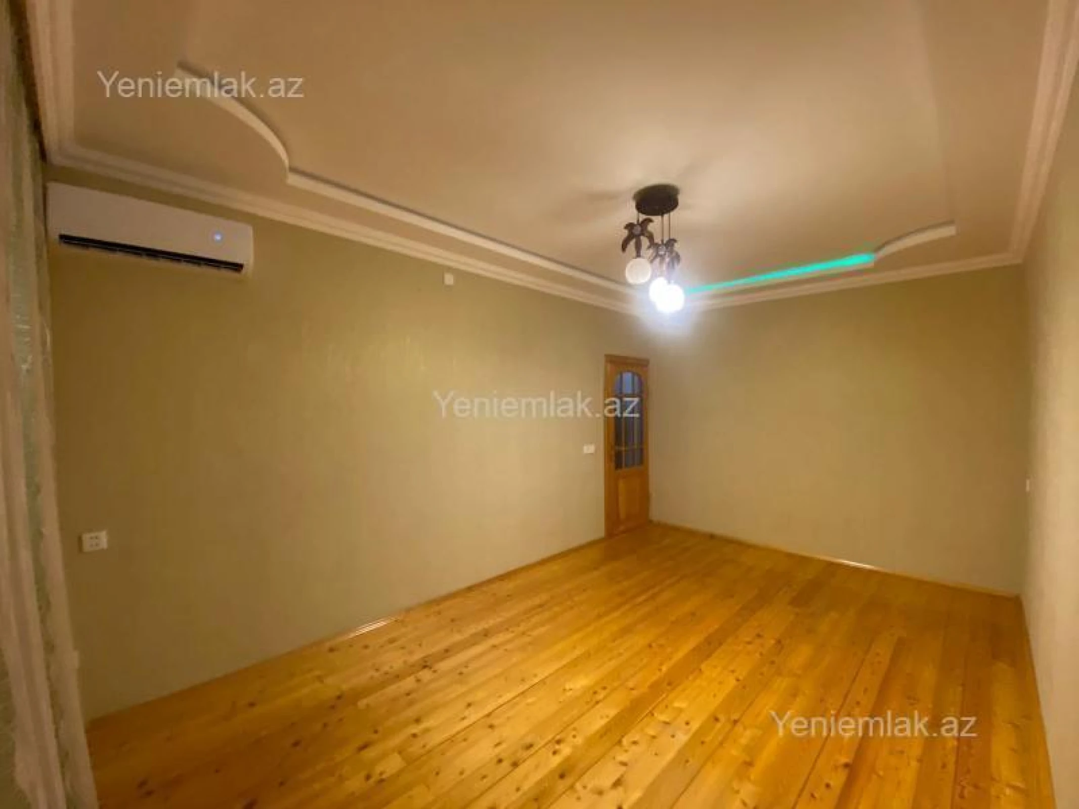 Satılır 4 otaqlı köhnə tikili 100 m²