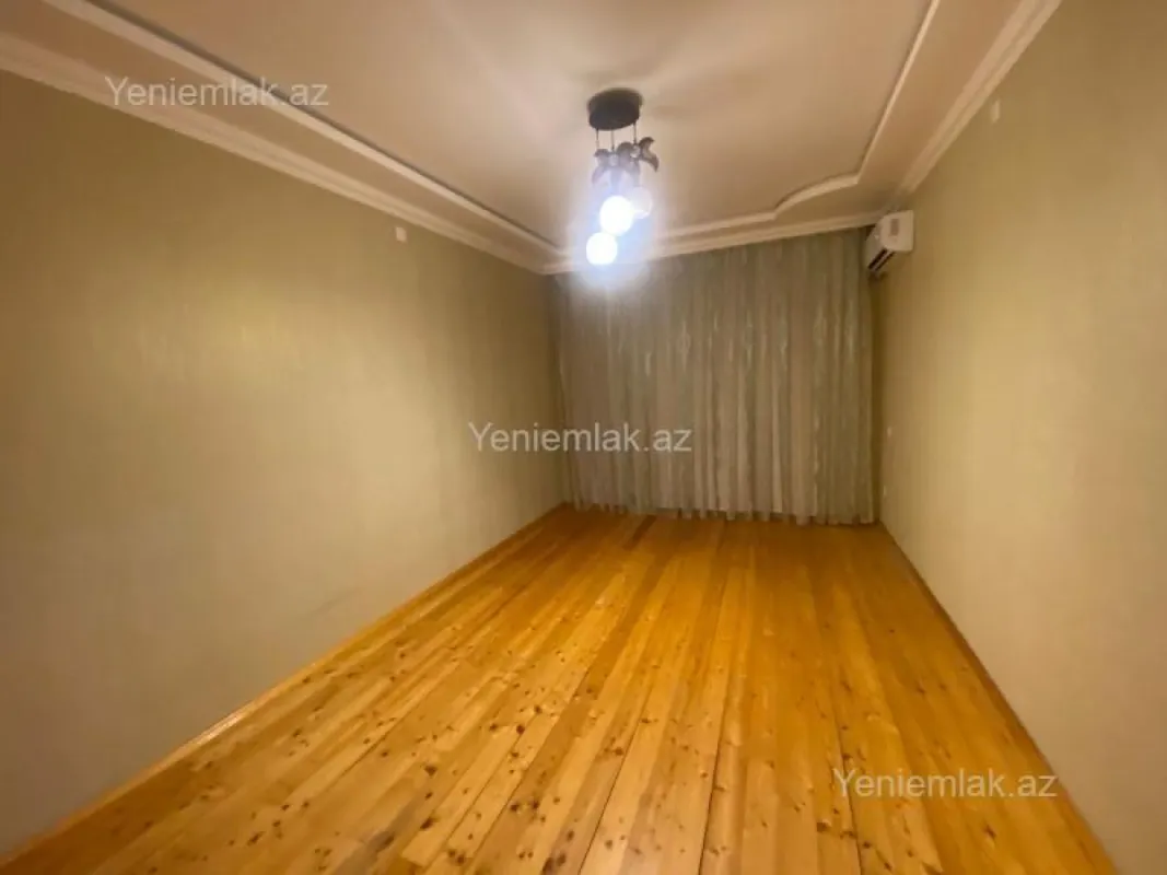 Satılır 4 otaqlı köhnə tikili 100 m²