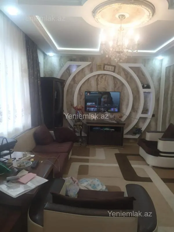 Satılır 6 otaqlı həyət evi 200 m²