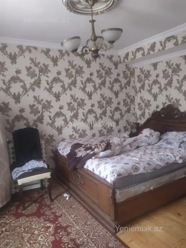 Satılır 6 otaqlı həyət evi 200 m²