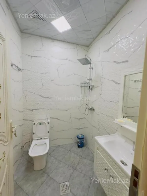 Satılır 5 otaqlı həyət evi 200 m²