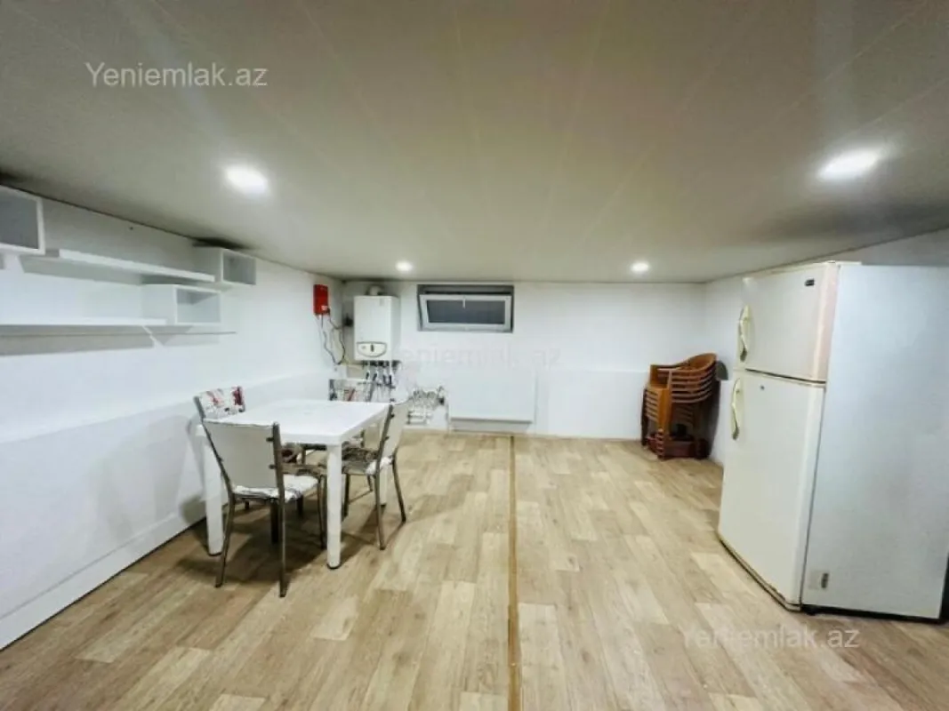 Satılır 5 otaqlı həyət evi 200 m²