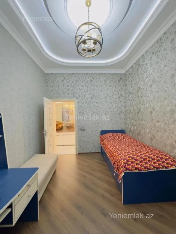 Satılır 5 otaqlı həyət evi 200 m²