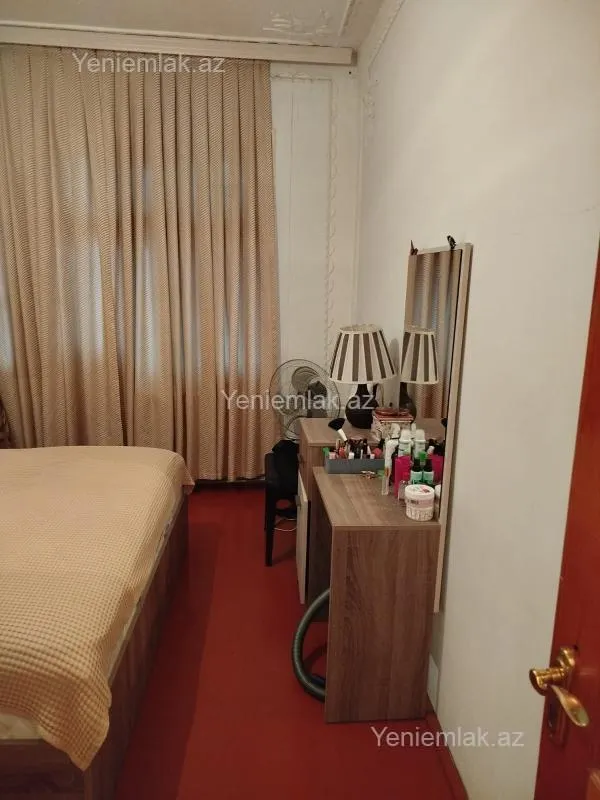 Satılır 2 otaqlı köhnə tikili 60 m²