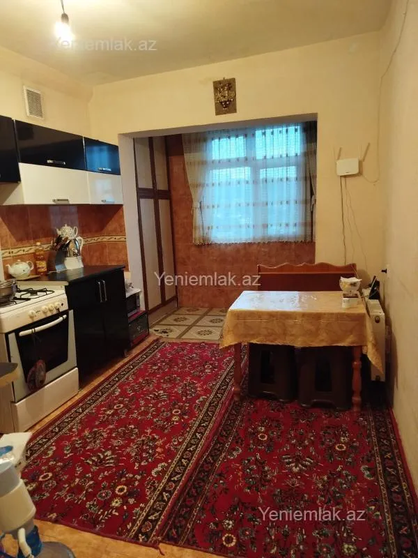 Satılır 2 otaqlı köhnə tikili 60 m²