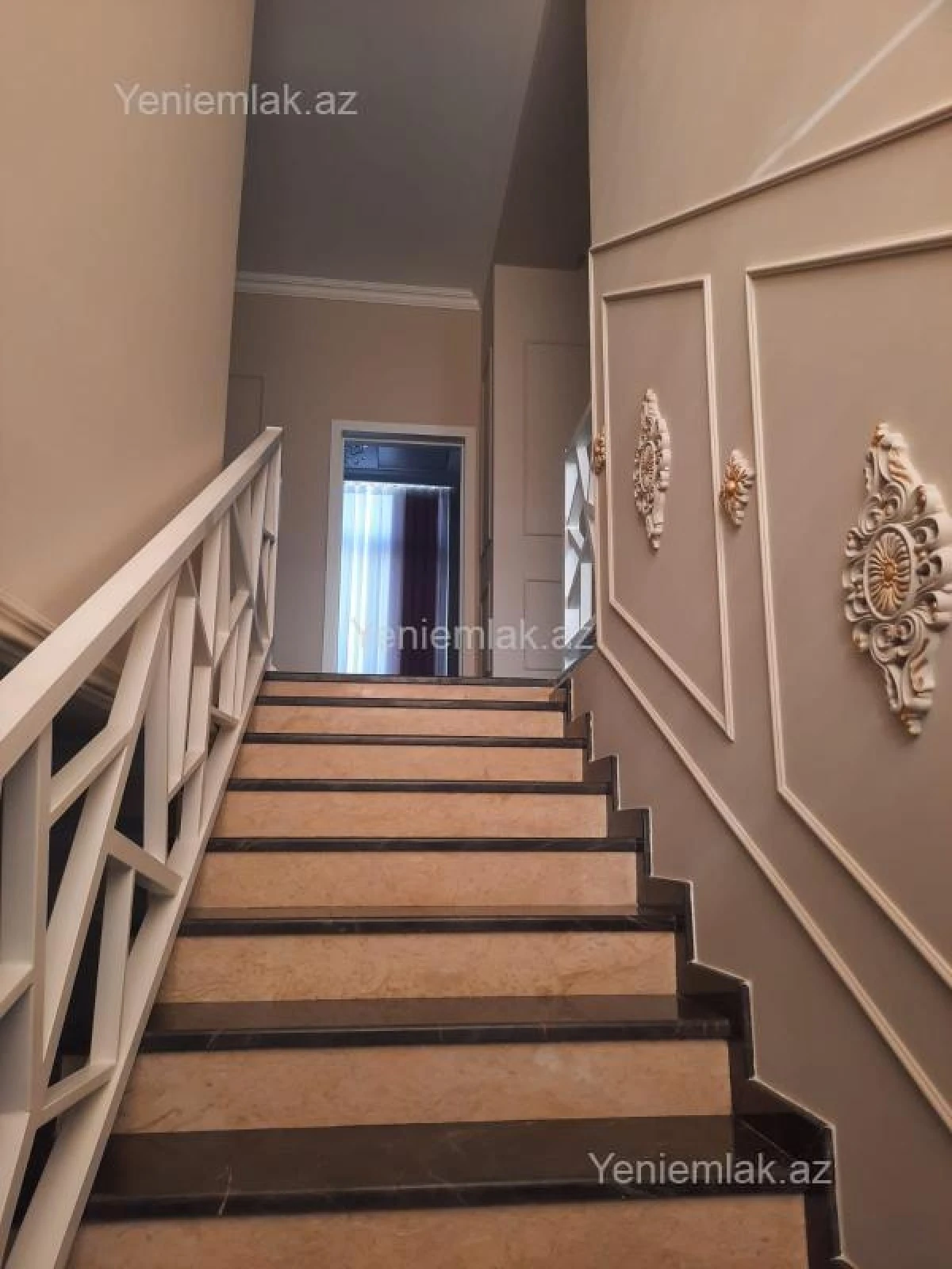 Satılır 6 otaqlı həyət evi 260 m²