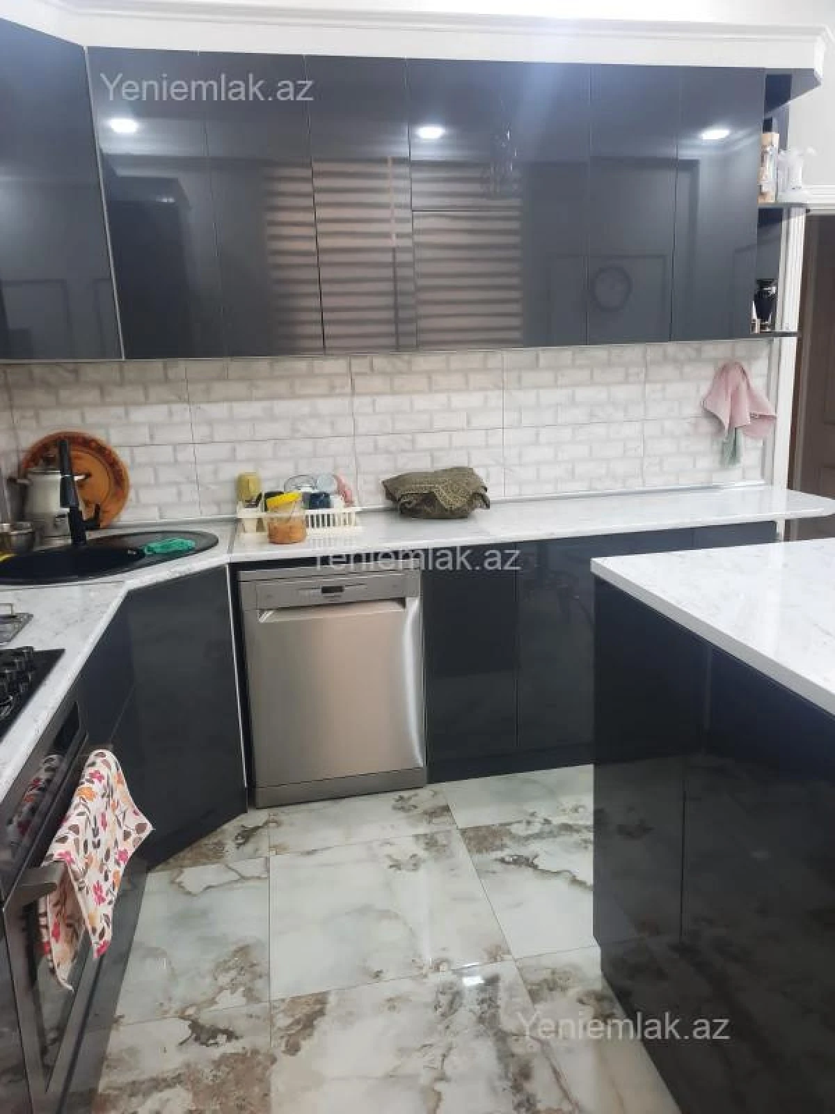 Satılır 6 otaqlı həyət evi 260 m²