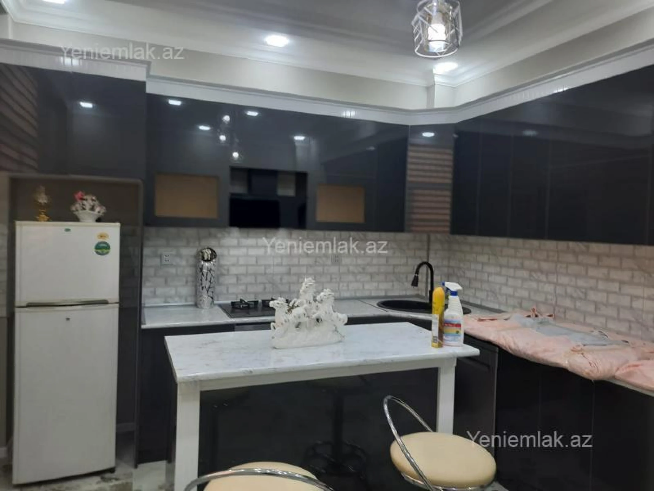Satılır 6 otaqlı həyət evi 260 m²