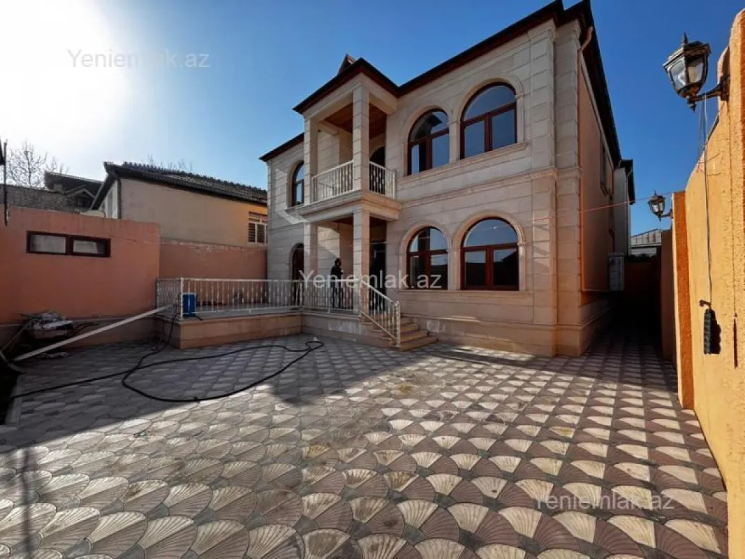 Satılır 5 otaqlı həyət evi 254 m²