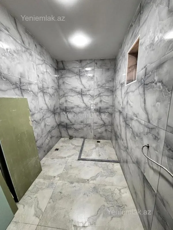 Satılır 5 otaqlı həyət evi 254 m²