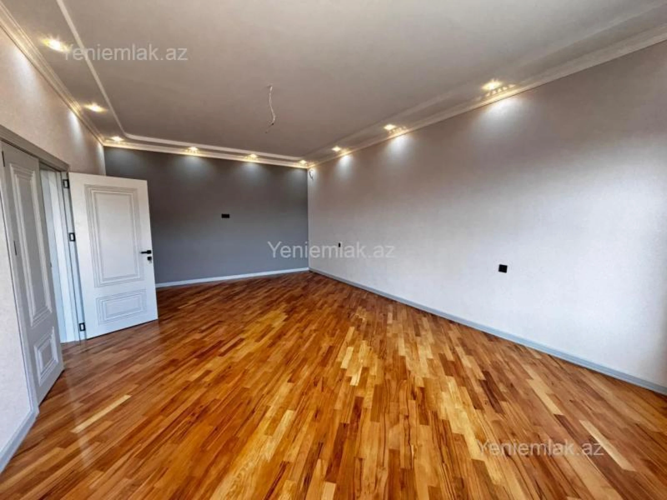 Satılır 5 otaqlı həyət evi 254 m²