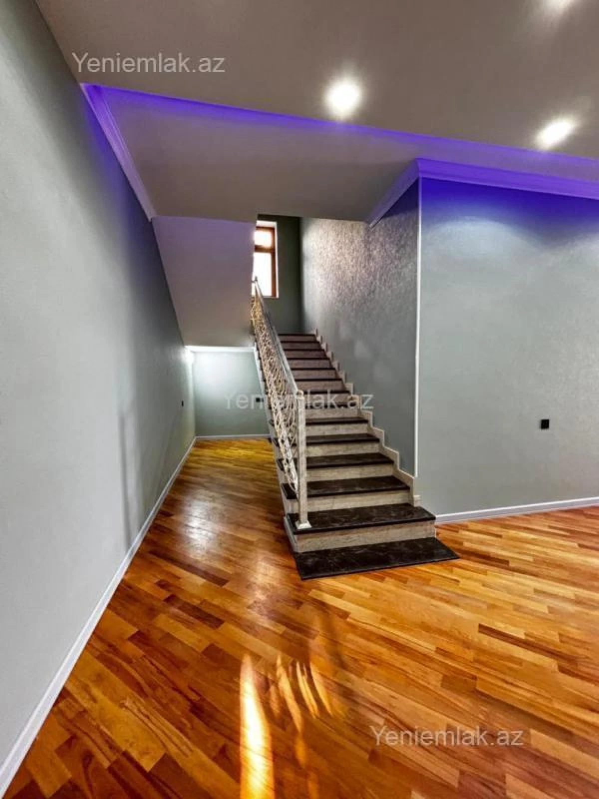 Satılır 5 otaqlı həyət evi 254 m²