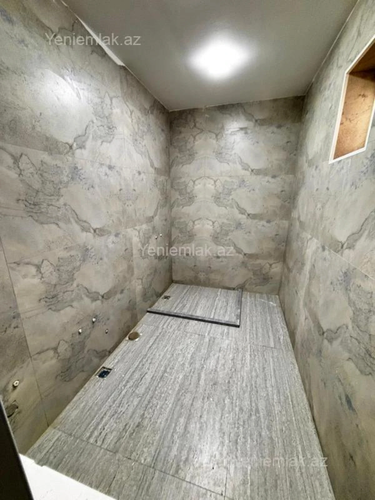 Satılır 5 otaqlı həyət evi 254 m²