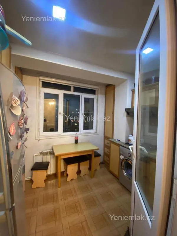 Satılır 3 otaqlı köhnə tikili 60 m²
