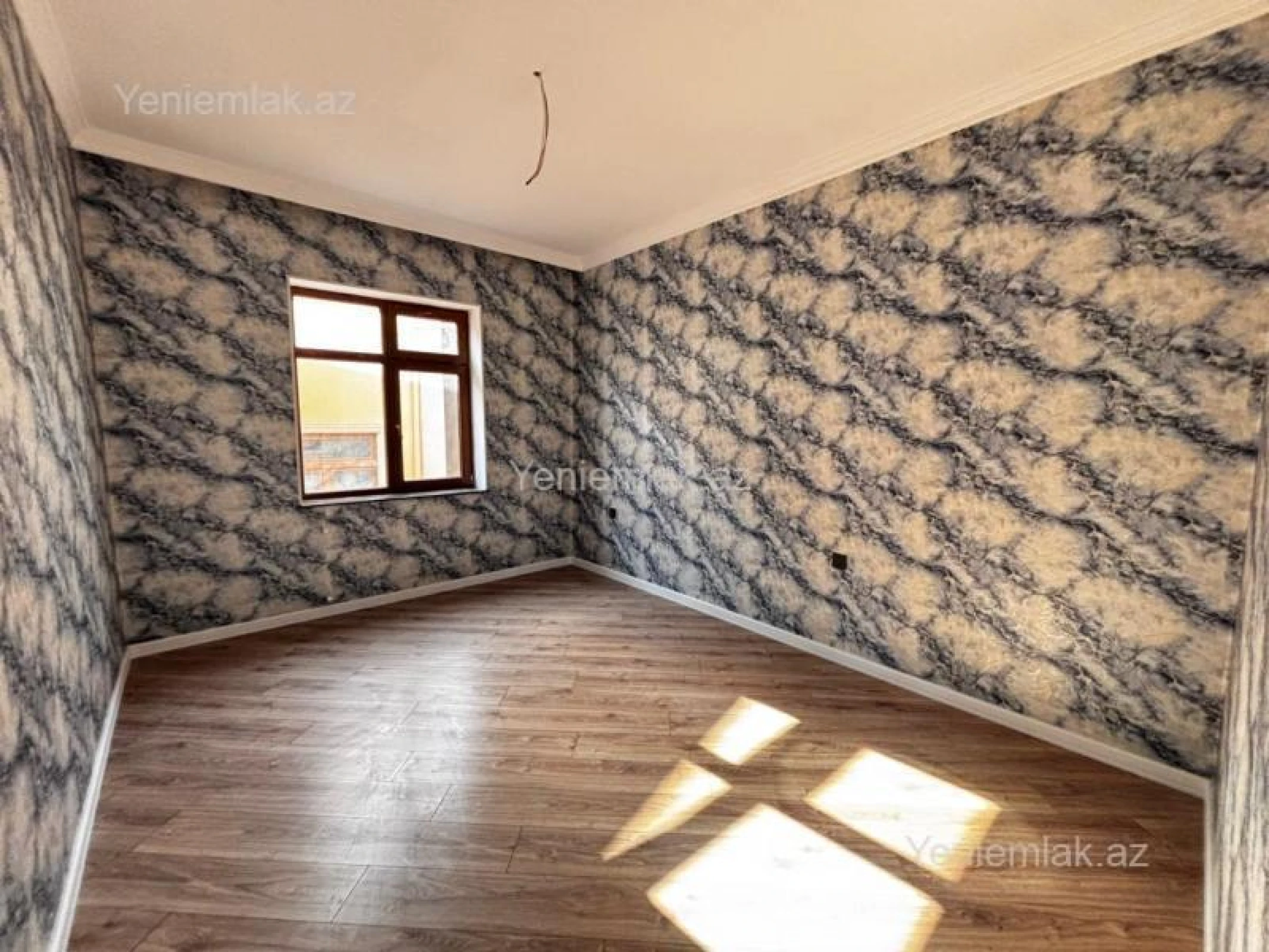 Satılır 5 otaqlı həyət evi 240 m²