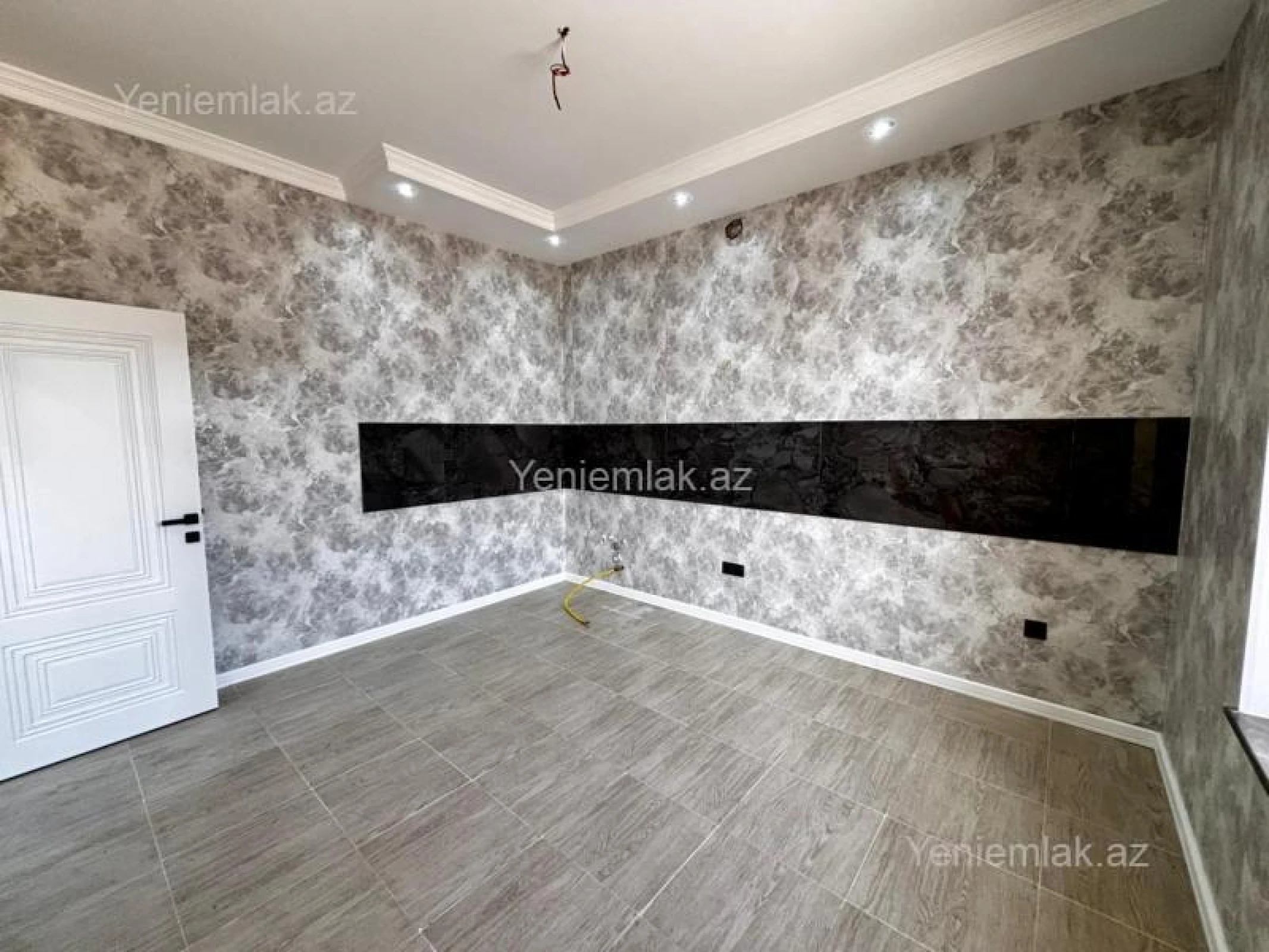 Satılır 5 otaqlı həyət evi 240 m²