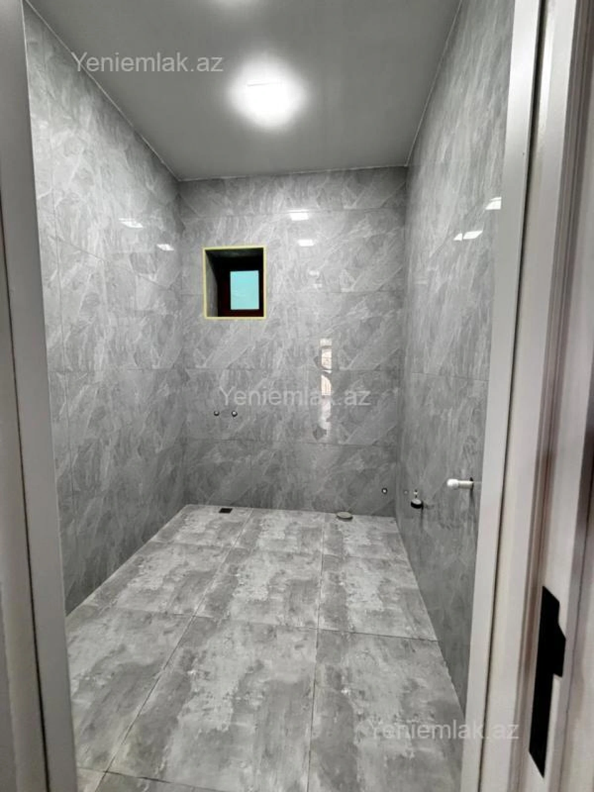 Satılır 5 otaqlı həyət evi 240 m²