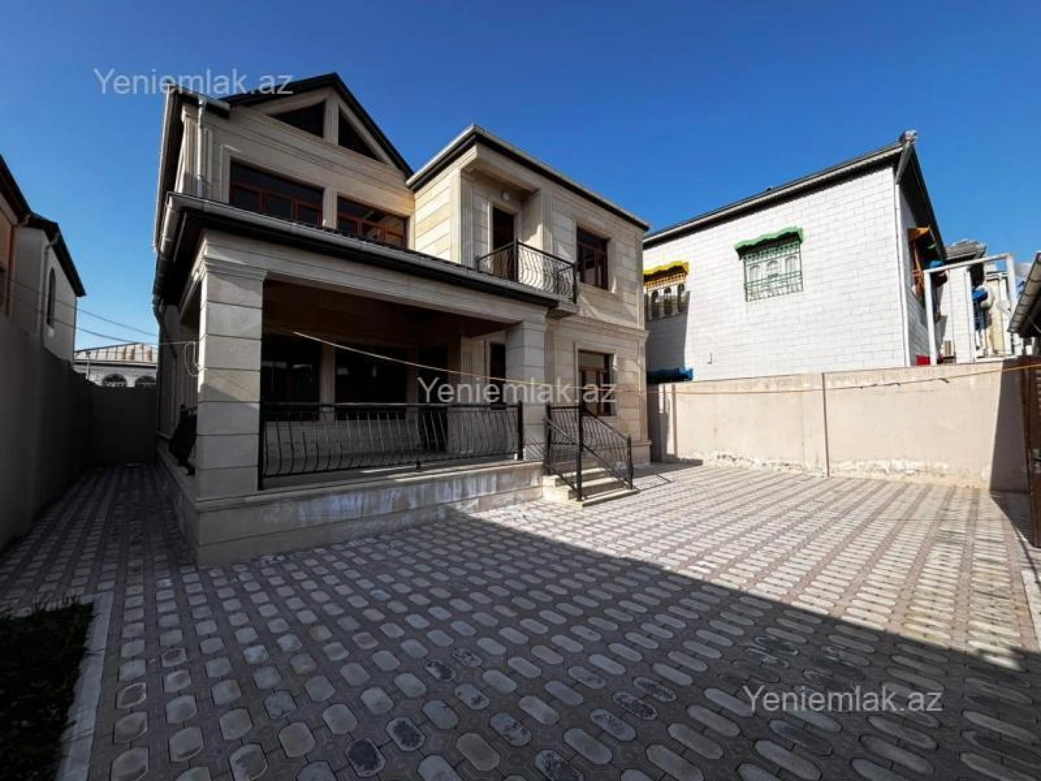 Satılır 5 otaqlı həyət evi 240 m²