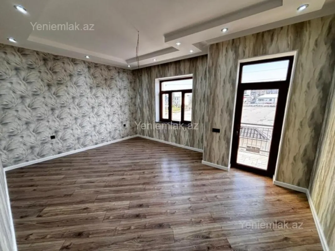 Satılır 5 otaqlı həyət evi 240 m²