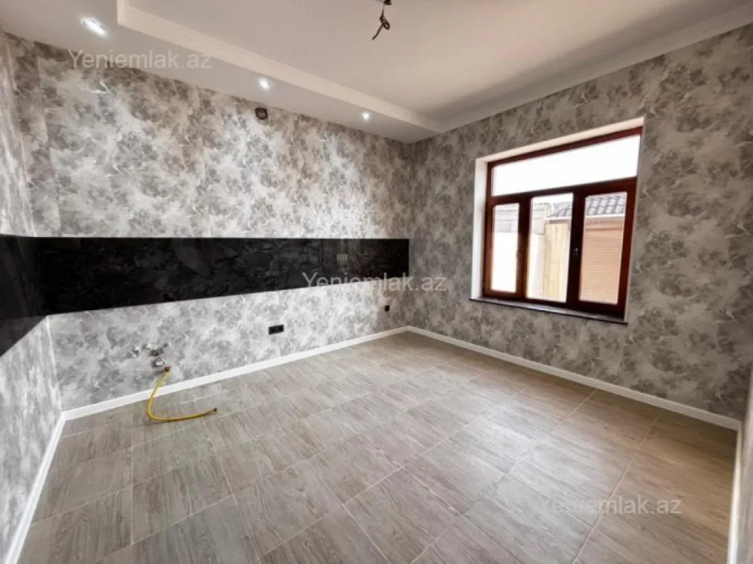Satılır 5 otaqlı həyət evi 240 m²