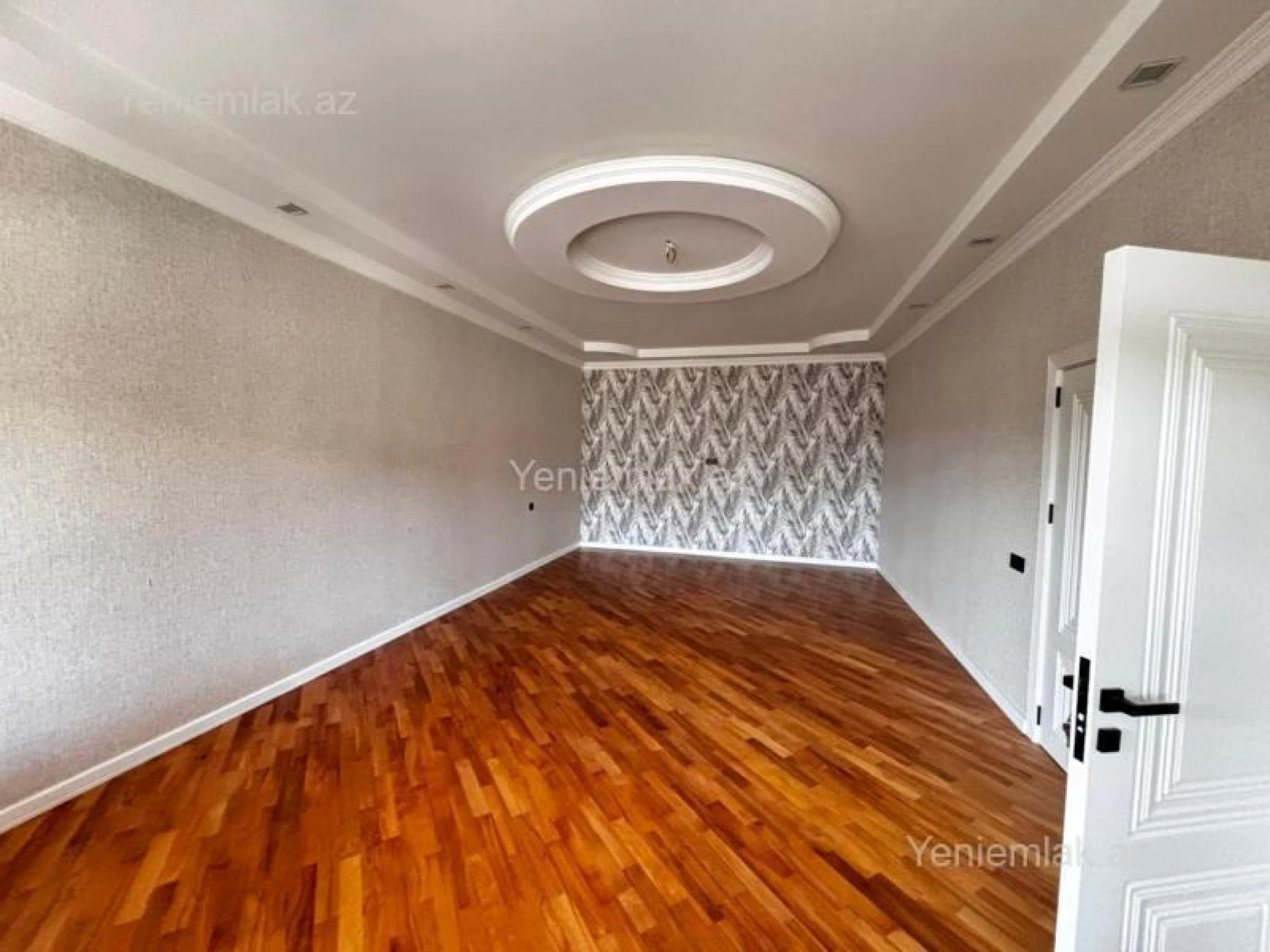 Satılır 5 otaqlı həyət evi 240 m²