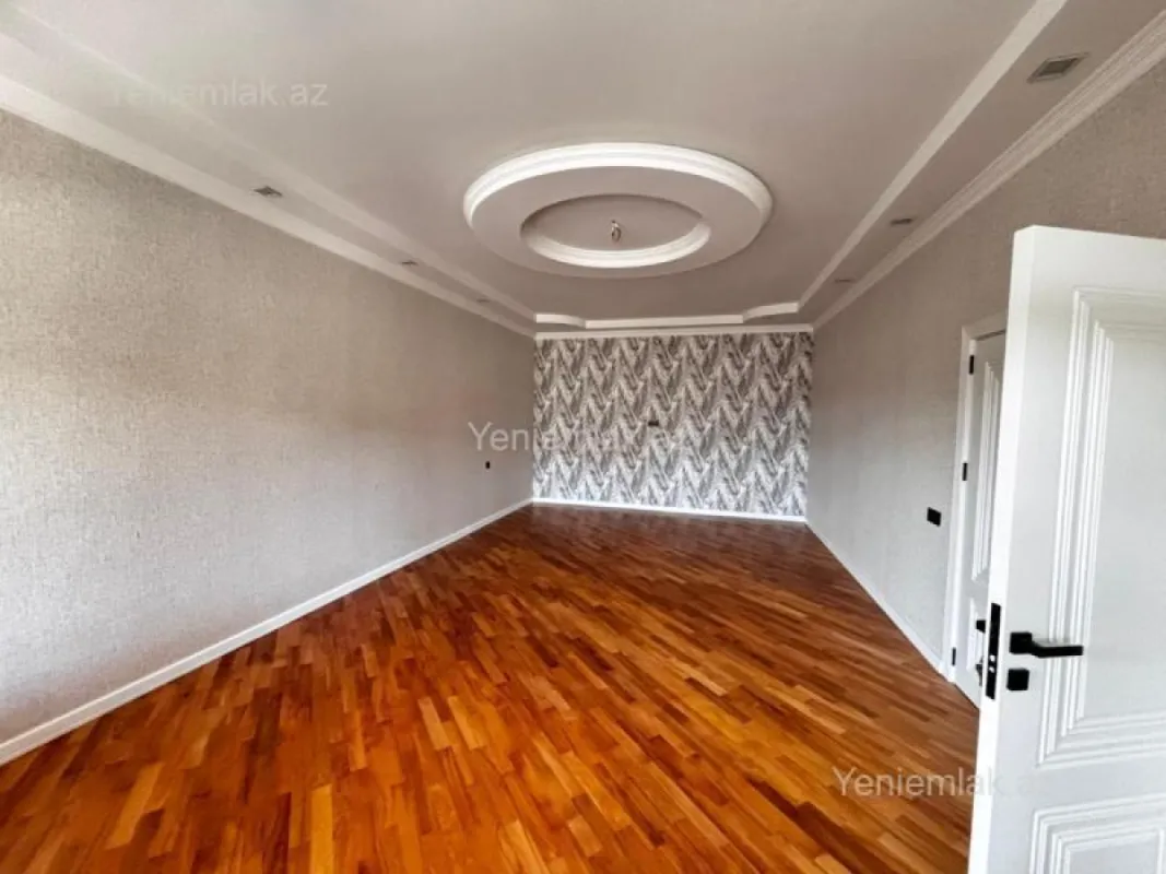 Satılır 5 otaqlı həyət evi 240 m²