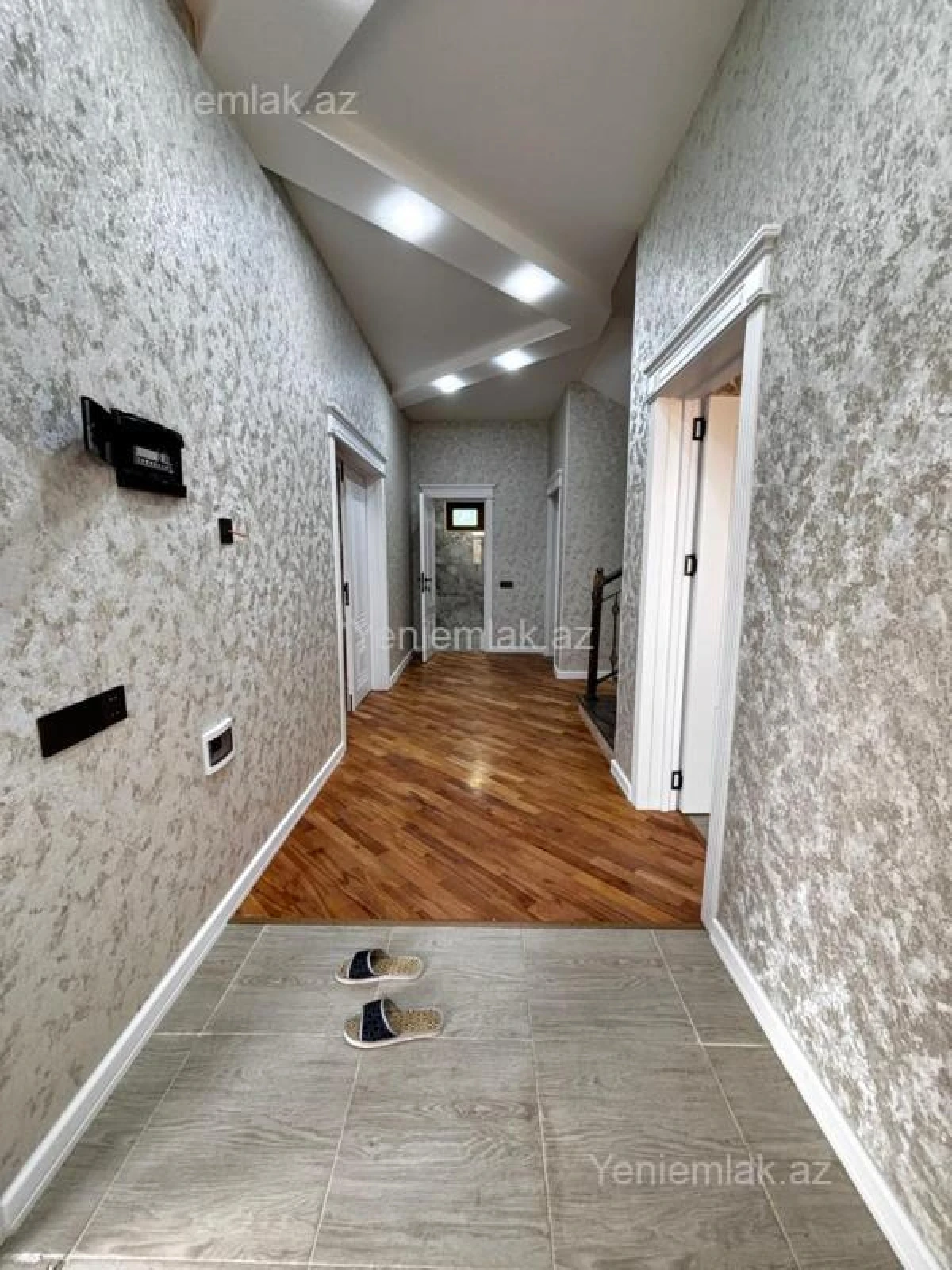 Satılır 5 otaqlı həyət evi 240 m²