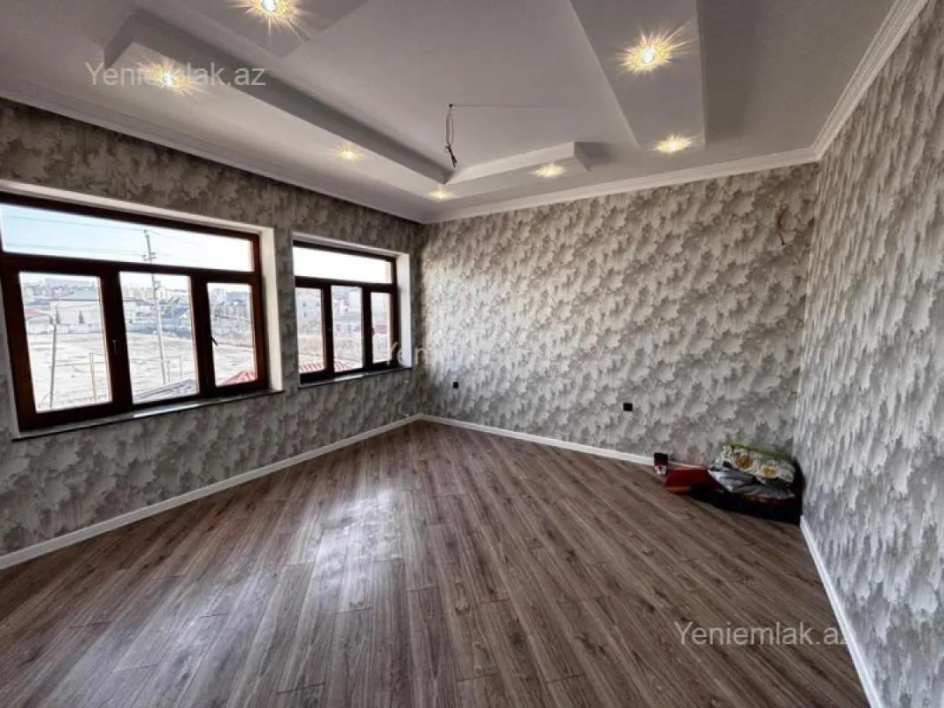 Satılır 5 otaqlı həyət evi 240 m²