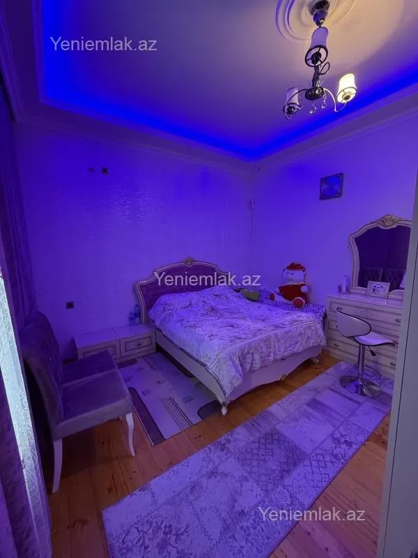 Satılır 9 otaqlı həyət evi 200 m²