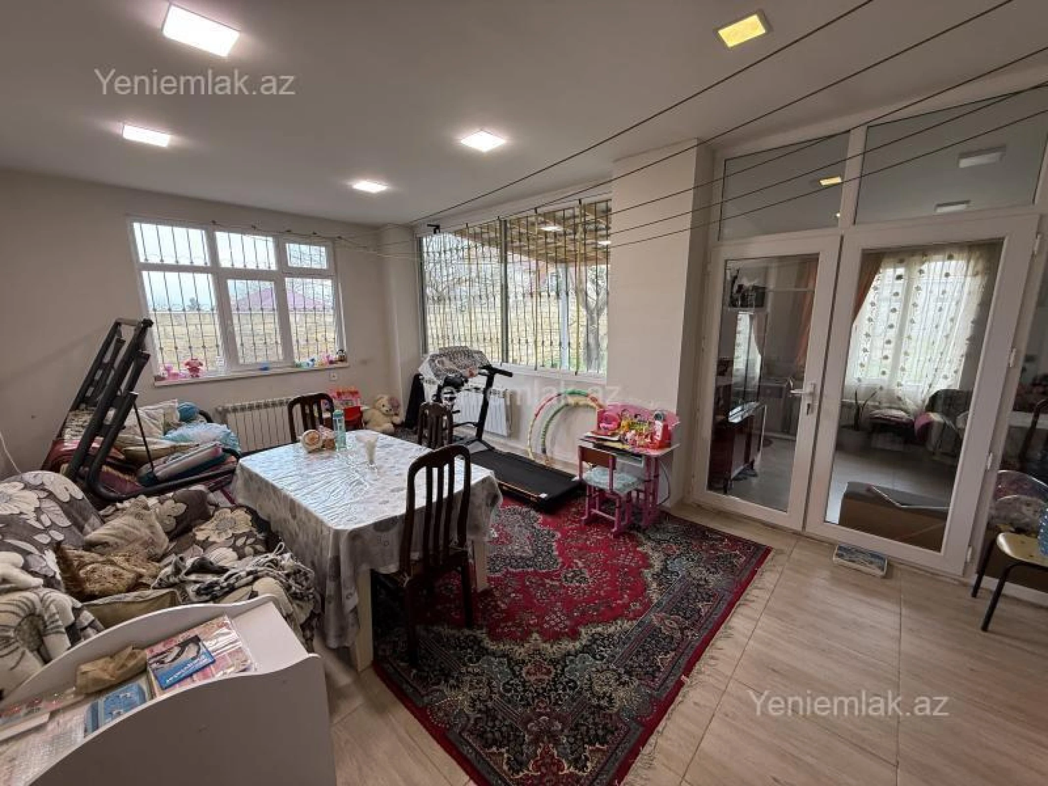 Satılır 9 otaqlı həyət evi 200 m²