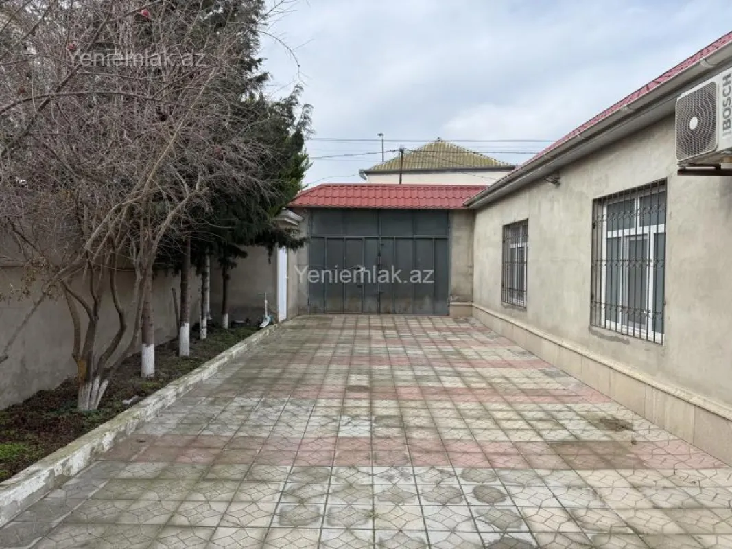 Satılır 9 otaqlı həyət evi 200 m²