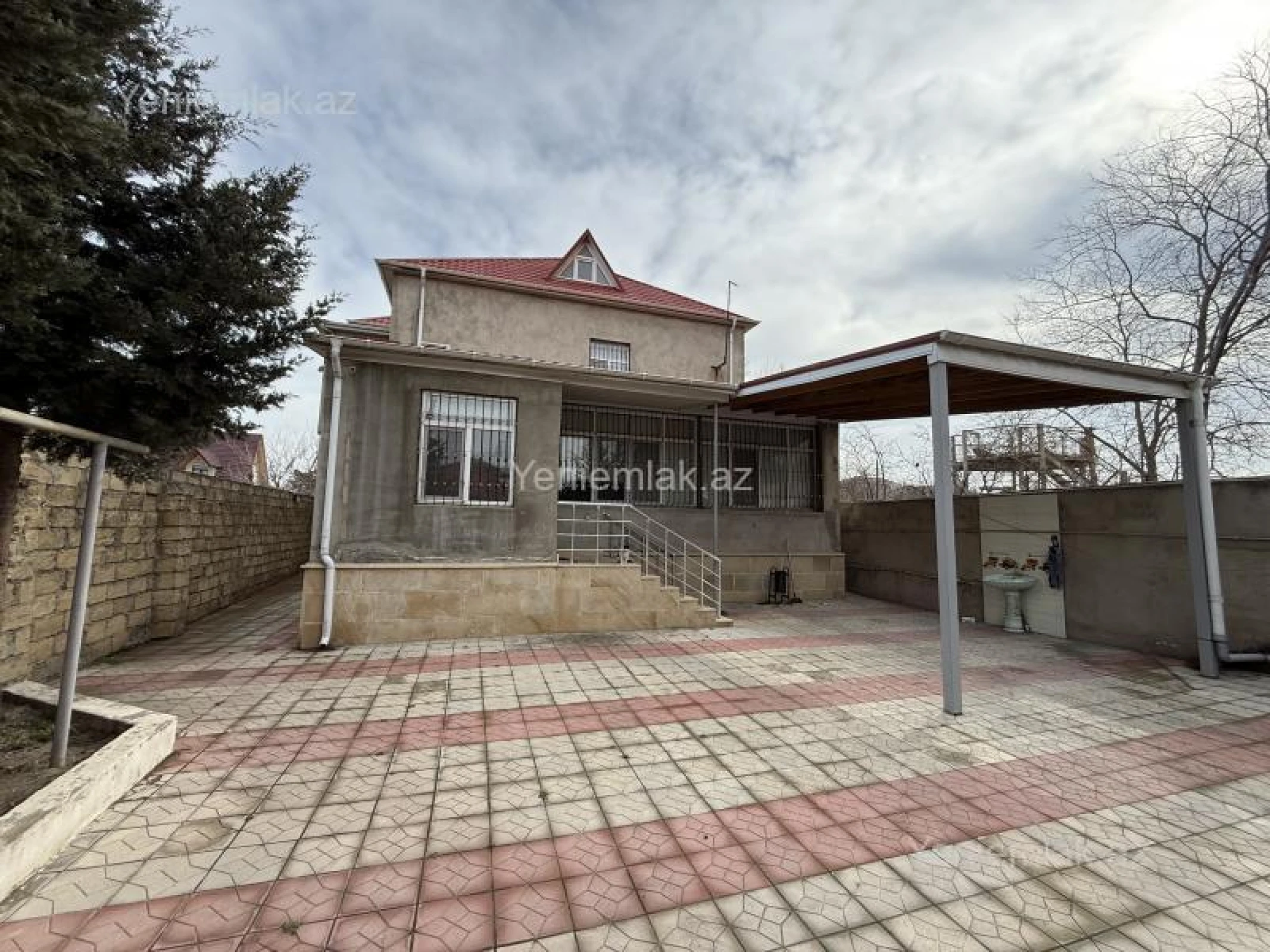 Satılır 9 otaqlı həyət evi 200 m²