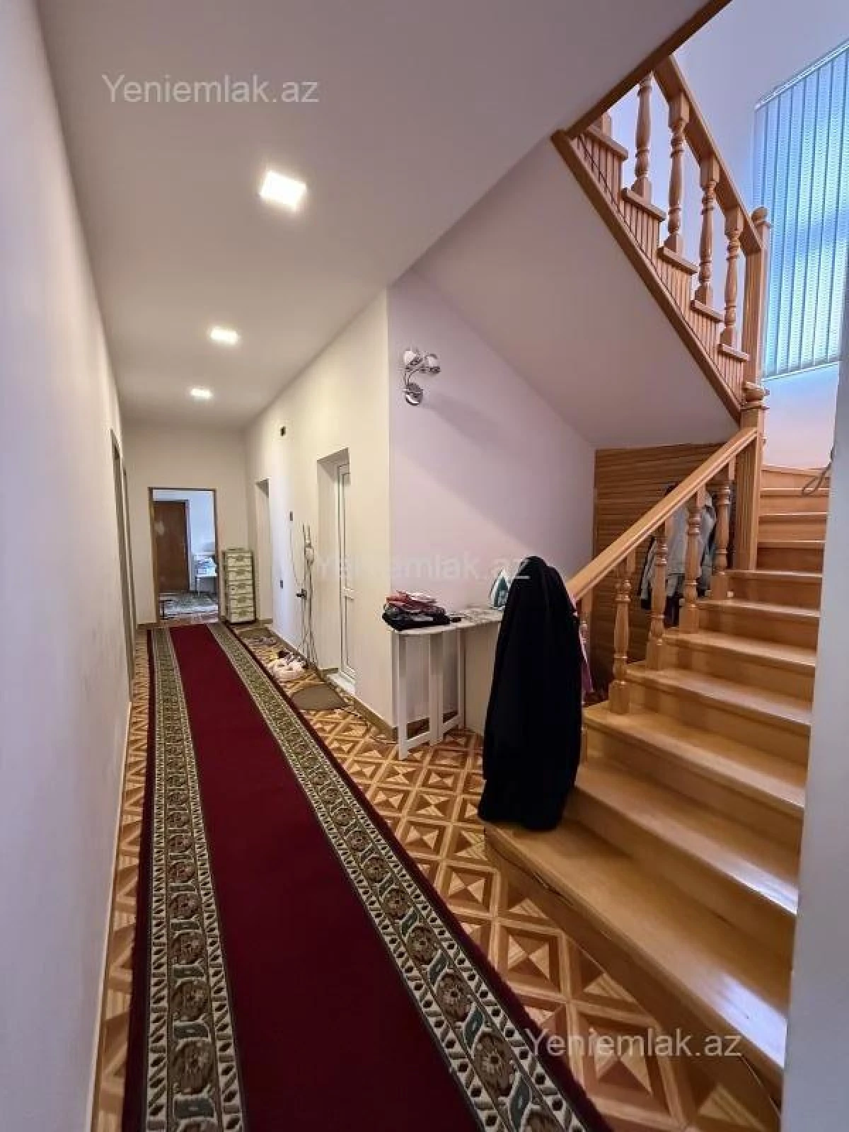 Satılır 9 otaqlı həyət evi 200 m²