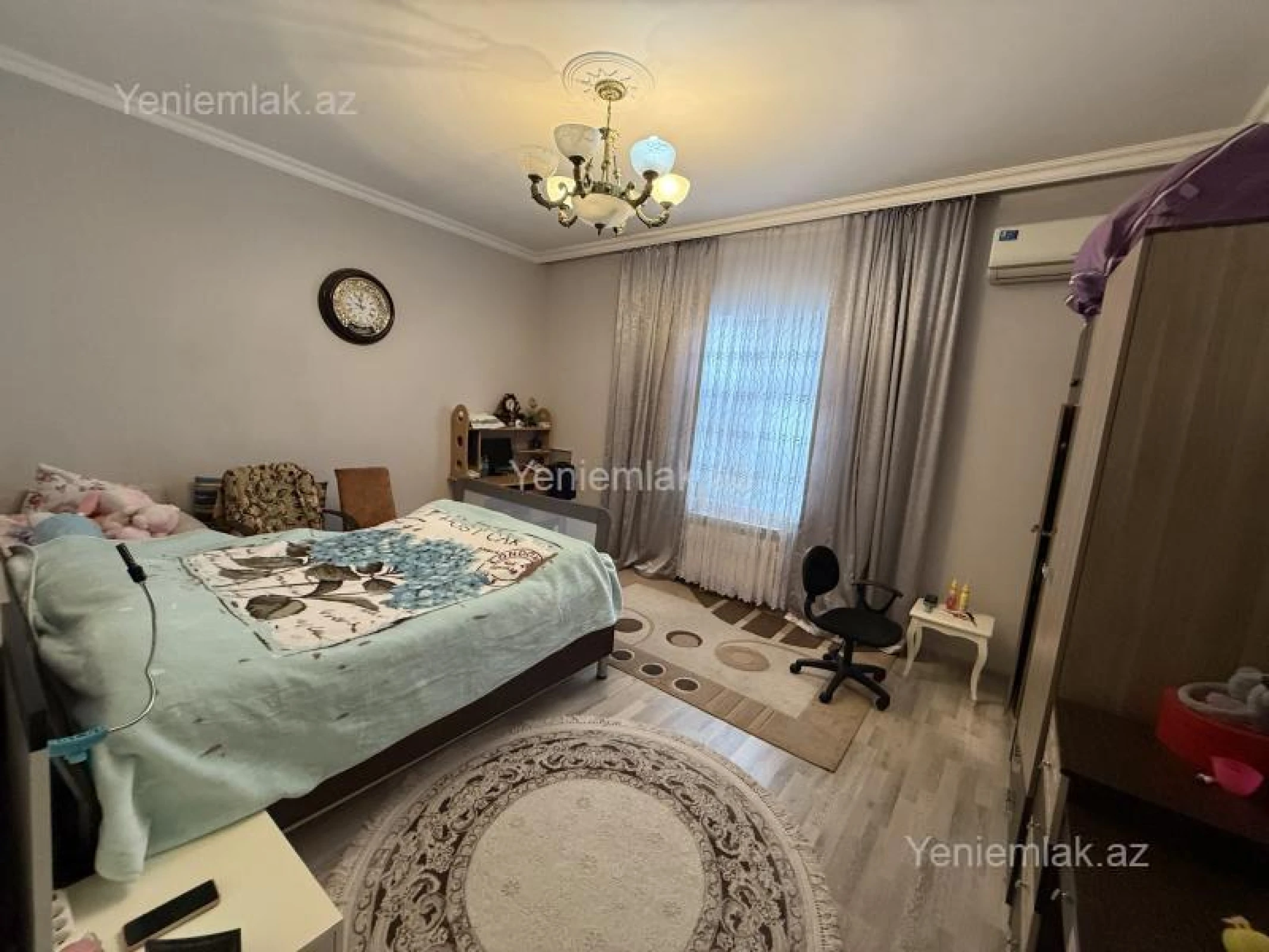 Satılır 9 otaqlı həyət evi 200 m²