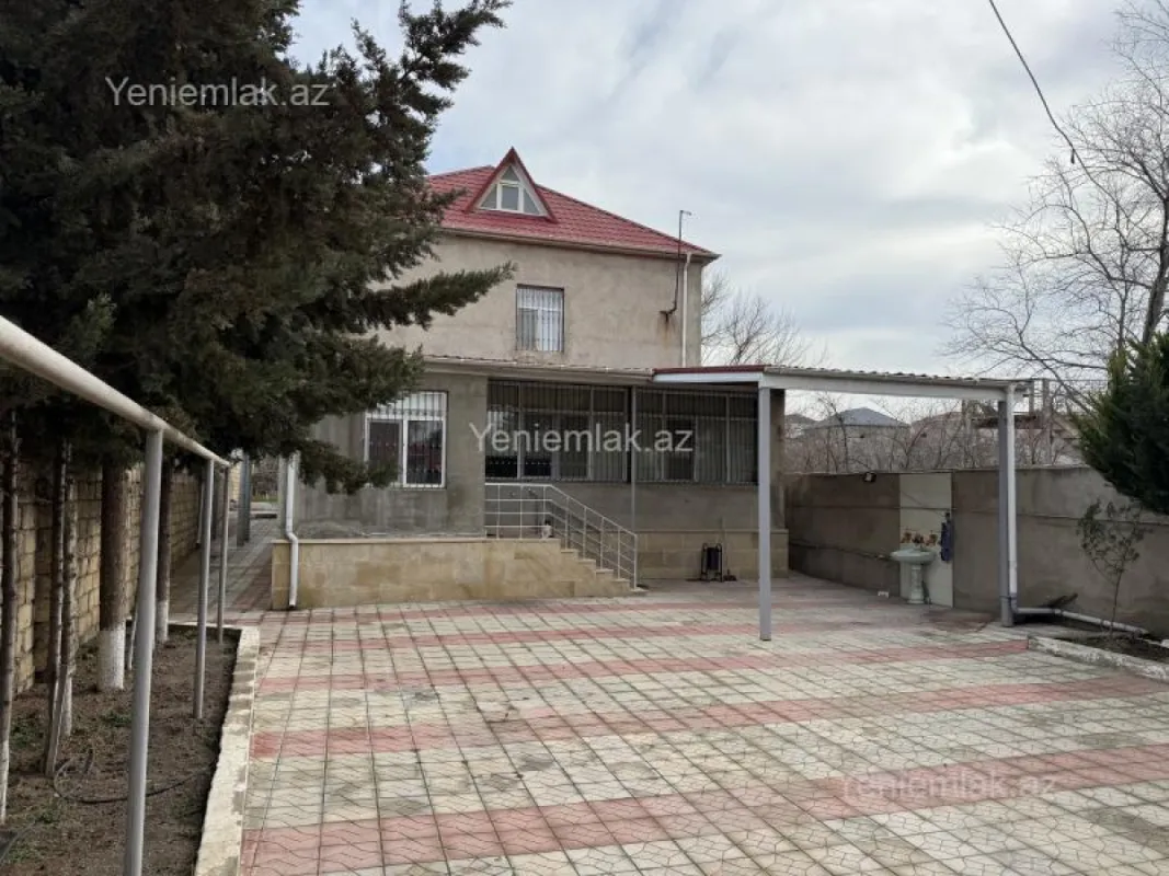 Satılır 9 otaqlı həyət evi 200 m²