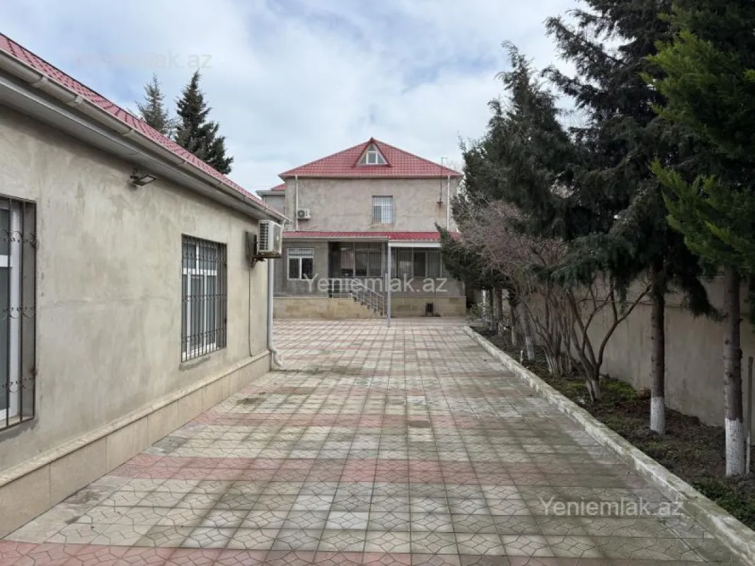 Satılır 9 otaqlı həyət evi 200 m²
