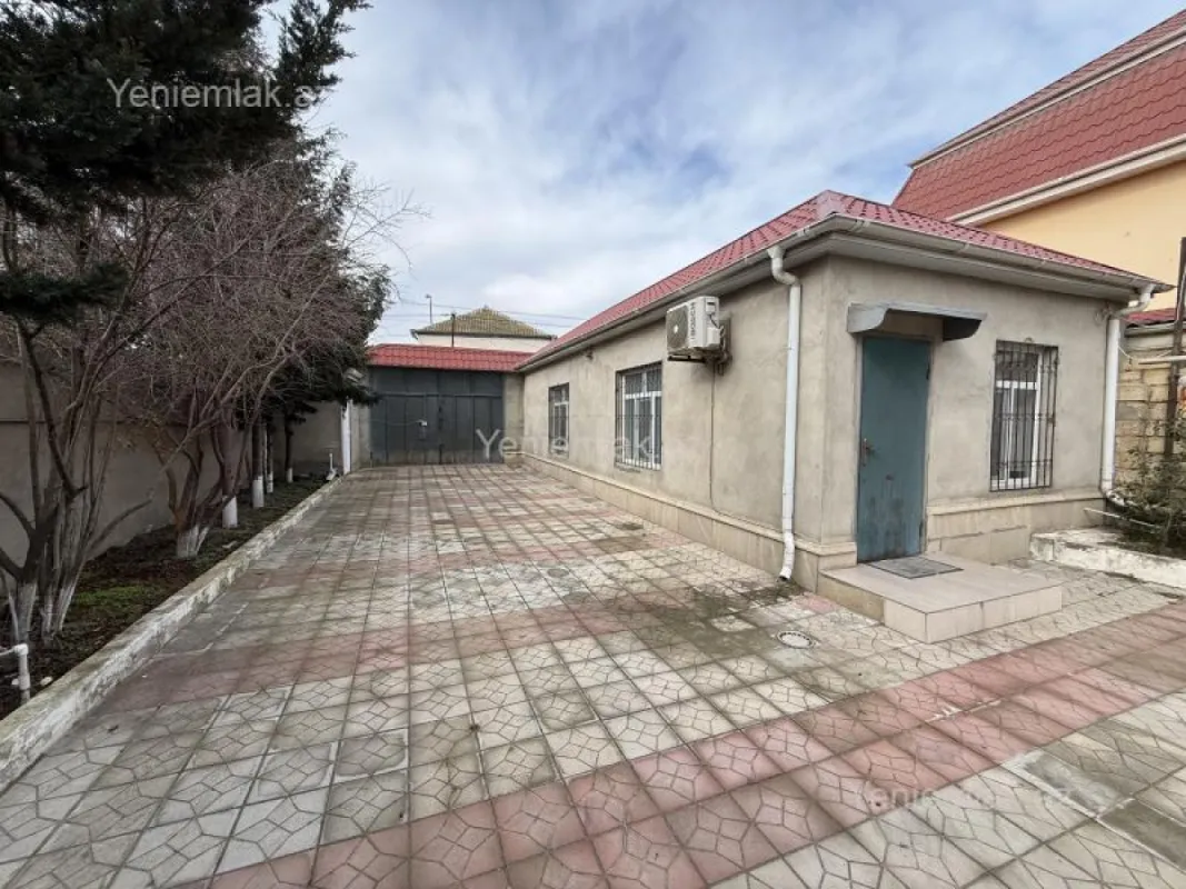 Satılır 9 otaqlı həyət evi 200 m²