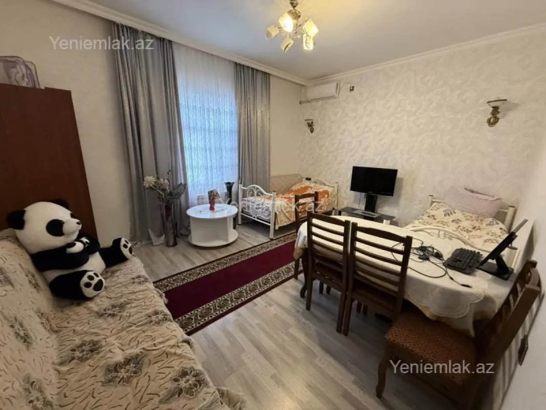 Satılır 9 otaqlı həyət evi 200 m²