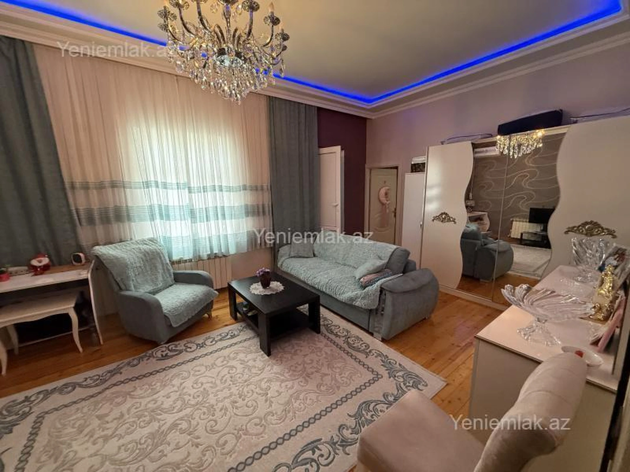 Satılır 9 otaqlı həyət evi 200 m²